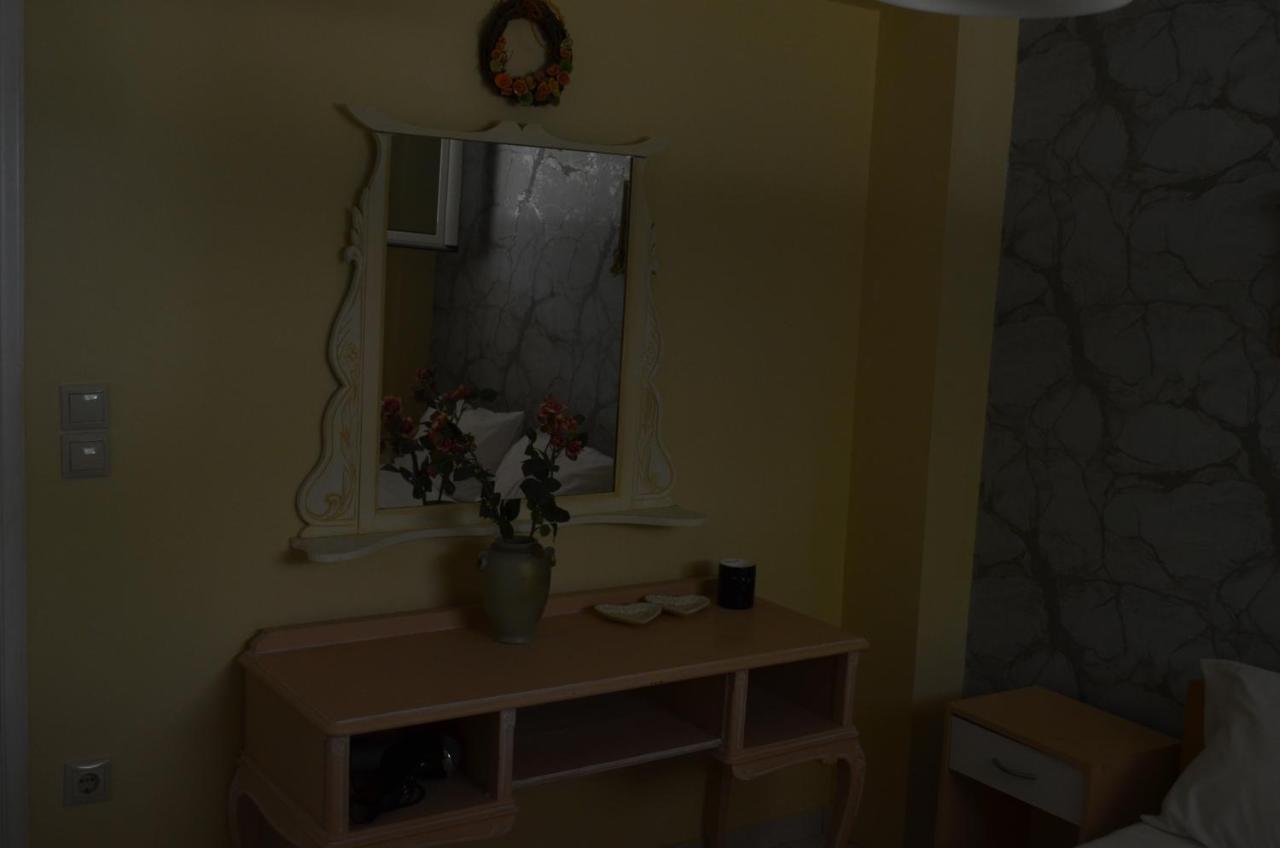 Christinas Garden Apartment Patras Exterior photo