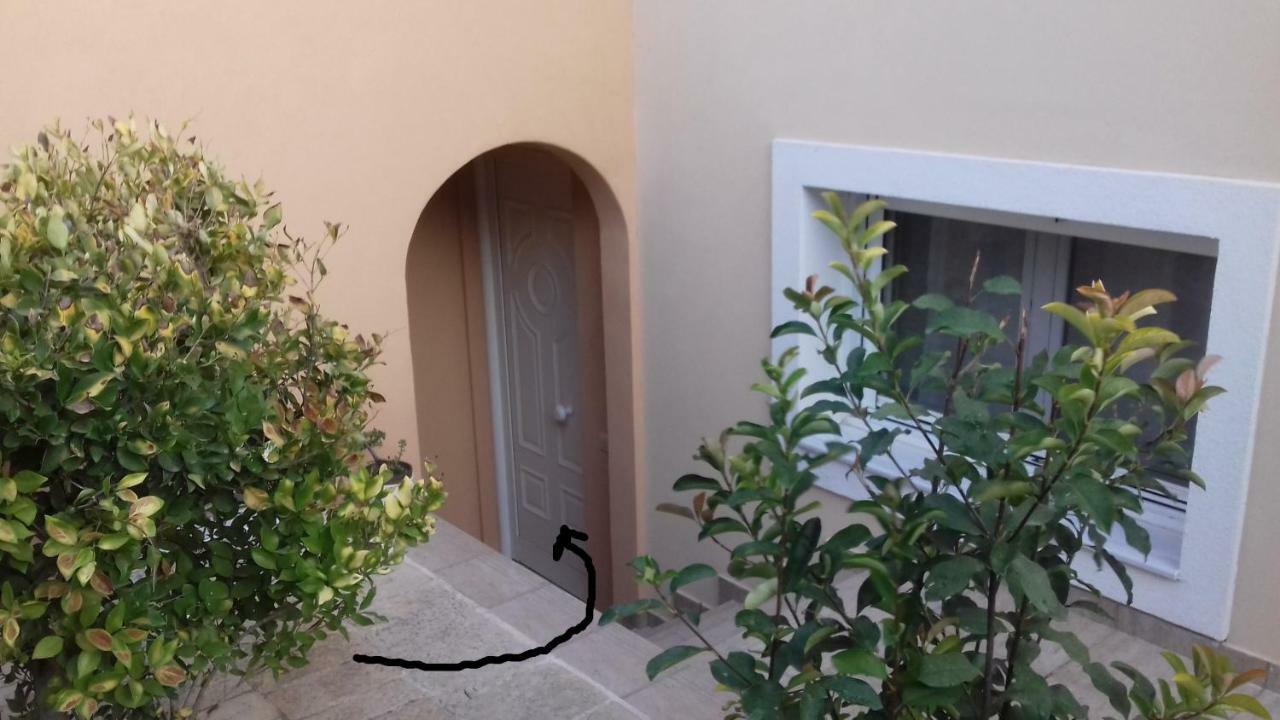 Christinas Garden Apartment Patras Exterior photo